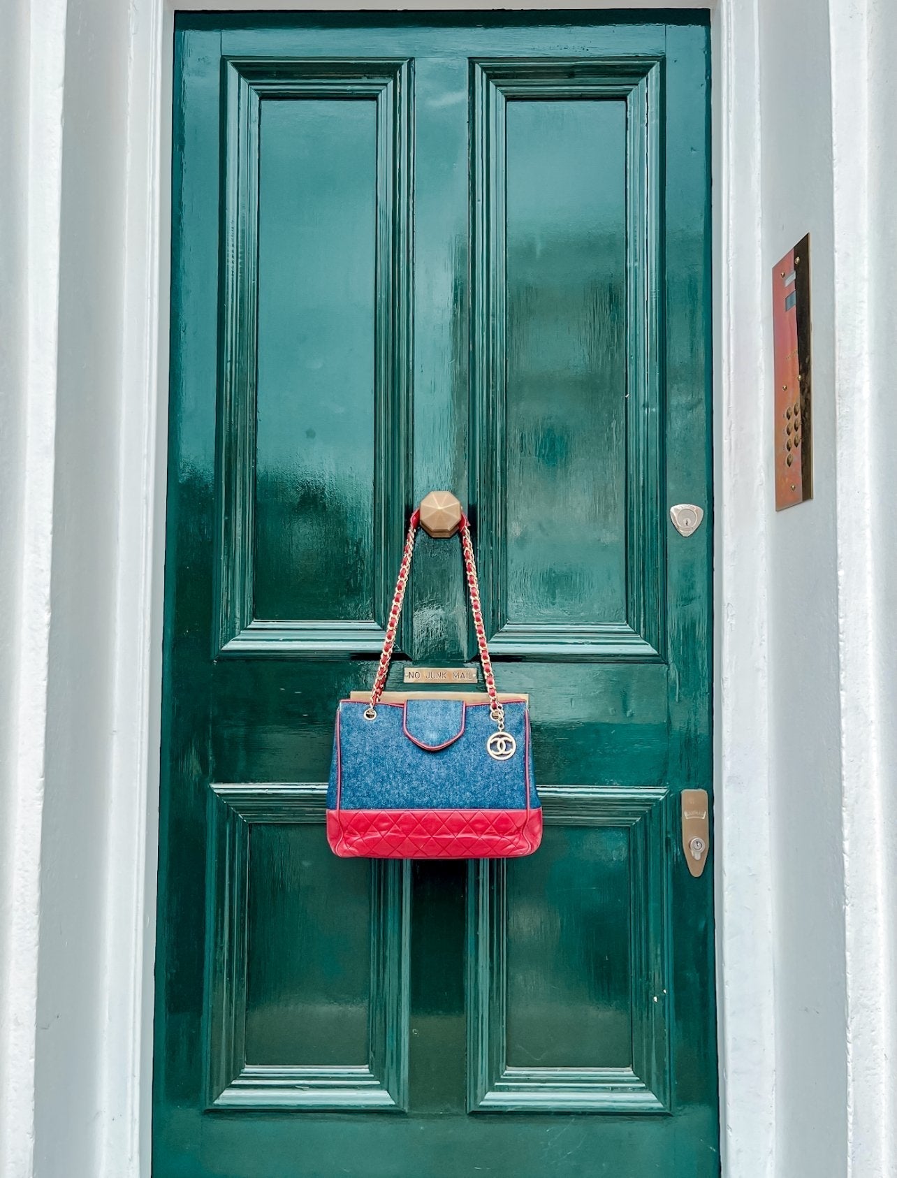 Why Vintage Designer Handbags are Back