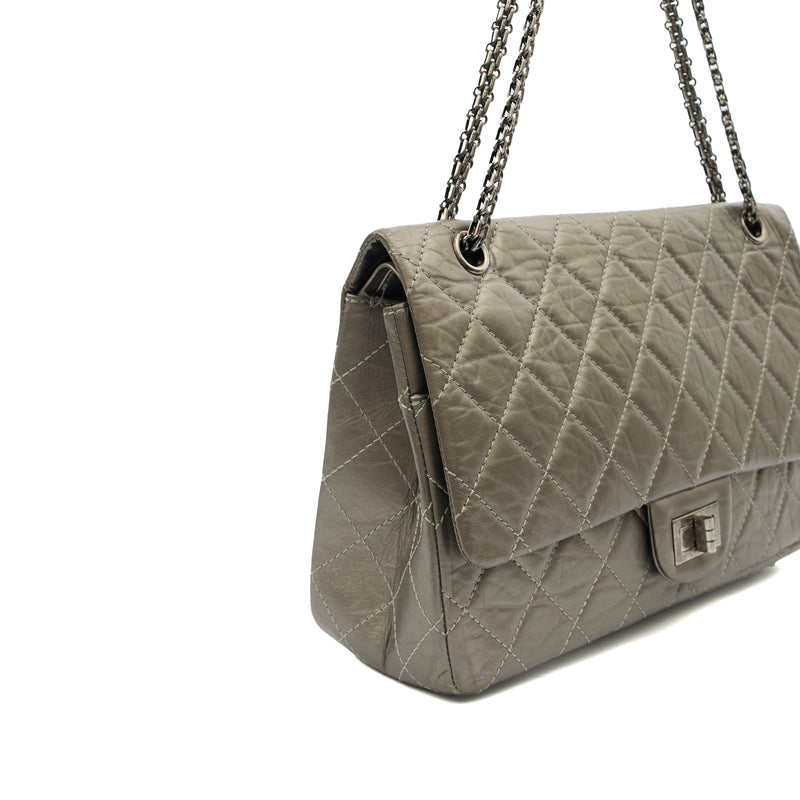 Picture of Chanel Shoulder Bag 2.55 Reissue in Metallic, Leather