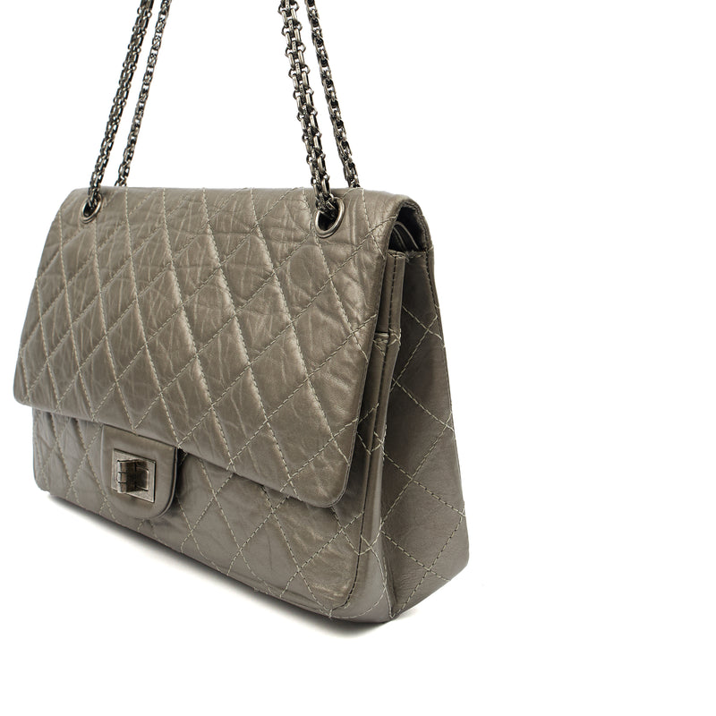 Picture of Chanel Shoulder Bag 2.55 Reissue in Metallic, Leather