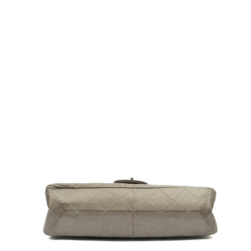 Picture of Chanel Shoulder Bag 2.55 Reissue in Metallic, Leather