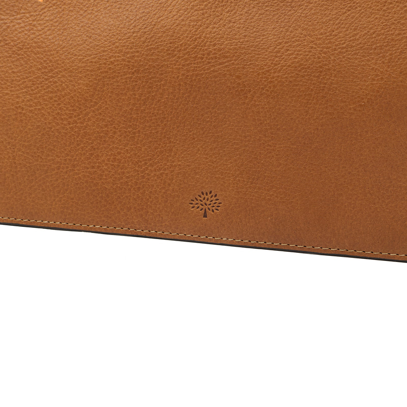Picture of Mulberry Clutch Pouch in Oak, Calfskin Leather