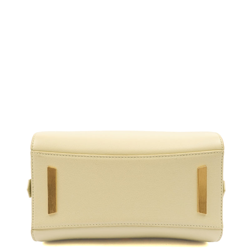 Picture of Givenchy Mini Bag Antigona Mini Cube in Green, Leather