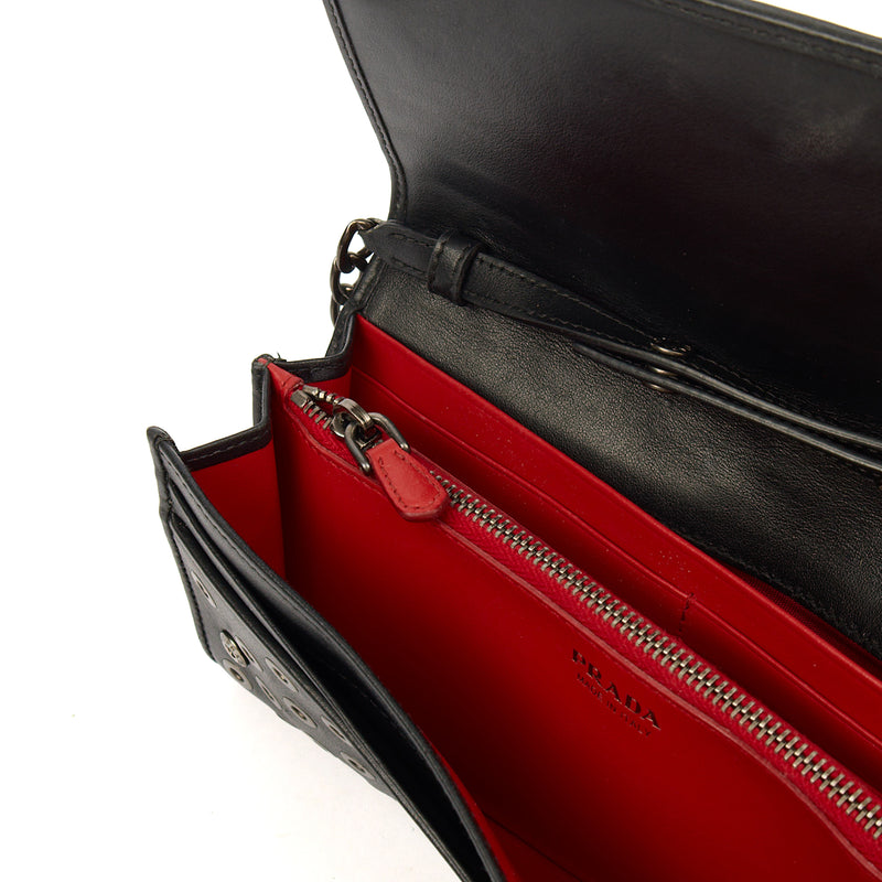 Picture of Prada Cross Body Wallet On Chain in Black, Calfskin