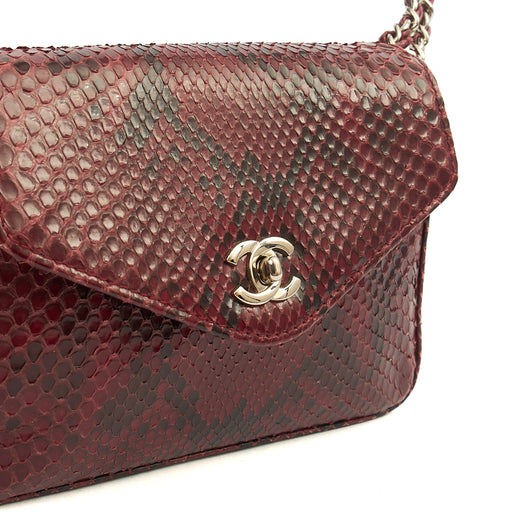 Picture of Chanel Clutch Clutch in Red, Python Leather