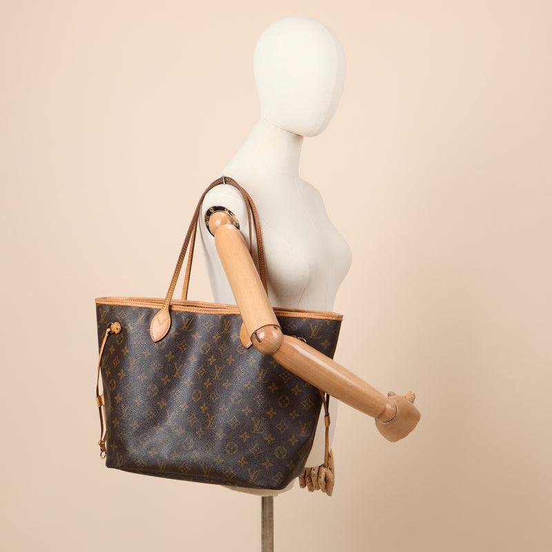 Louis Vuitton Tote Neverfull MM in Monogram, Canvas
