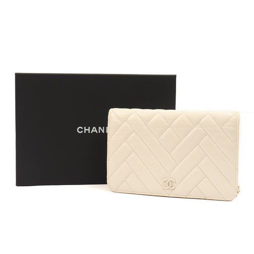 Picture of Chanel Cross Body Wallet on Chain in White, Crinkled Calfskin Leather