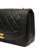 Picture of Chanel Shoulder Bag Diana - Medium in Black, Lambskin Leather