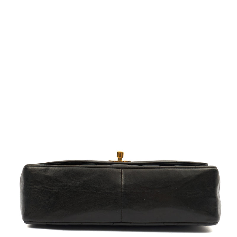 Picture of Chanel Shoulder Bag Diana - Medium in Black, Lambskin Leather