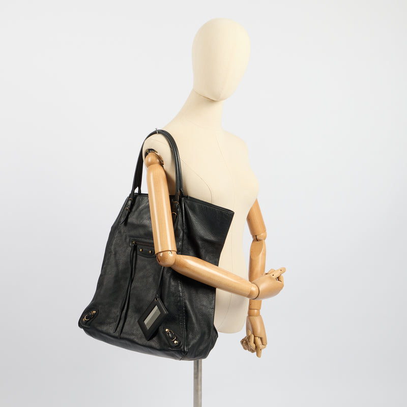 Balenciaga Tote Papier A4 Tote in Black, Leather