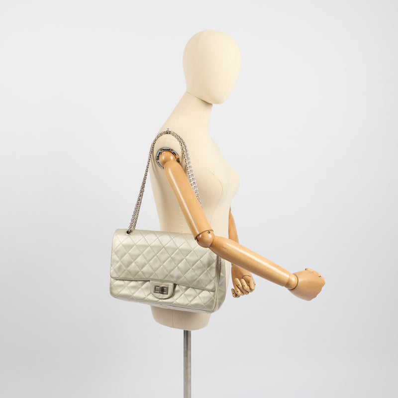 Chanel Shoulder Bag 2.55 Reissue - Maxi in Metallic, Leather