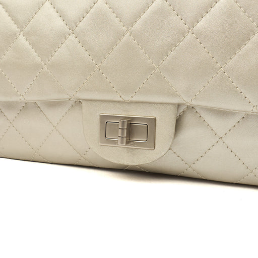 Picture of Chanel Shoulder Bag 2.55 Reissue - Maxi in Metallic, Leather