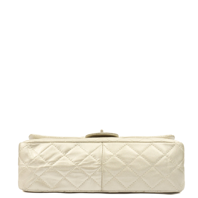 Picture of Chanel Shoulder Bag 2.55 Reissue - Maxi in Metallic, Leather