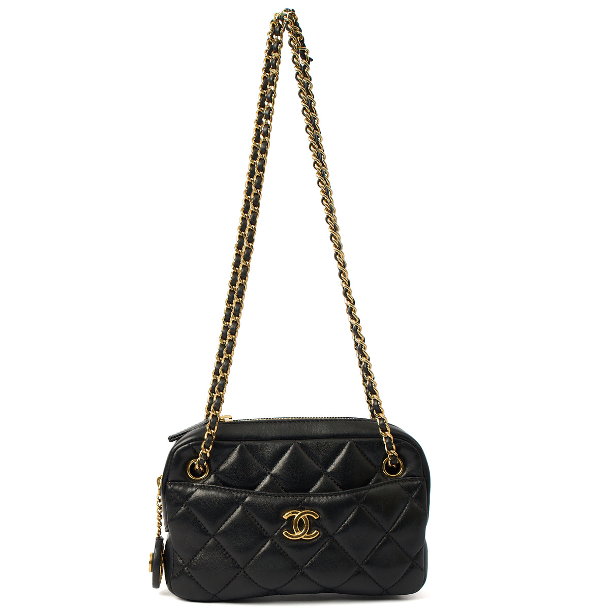 CHANELクロスボディバッグ Chanel Cross Body Camera Bag in Black, Lambskin Leather | The
