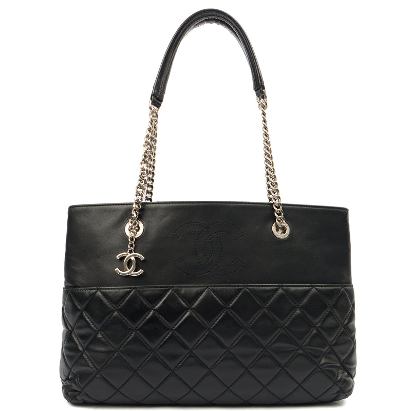 Picture of Chanel Tote Tote in Black, Lambskin Leather