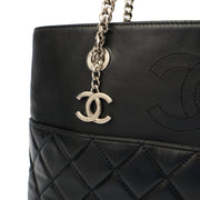 Picture of Chanel Tote Tote in Black, Lambskin Leather
