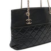 Picture of Chanel Tote Tote in Black, Lambskin Leather