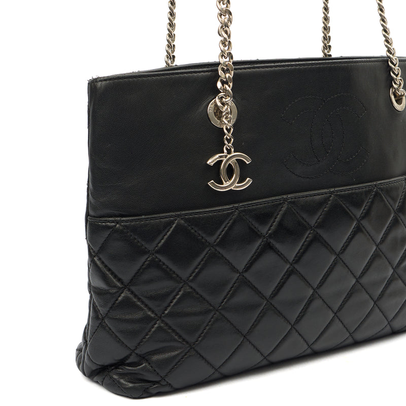 Picture of Chanel Tote Tote in Black, Lambskin Leather