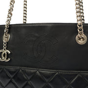 Picture of Chanel Tote Tote in Black, Lambskin Leather