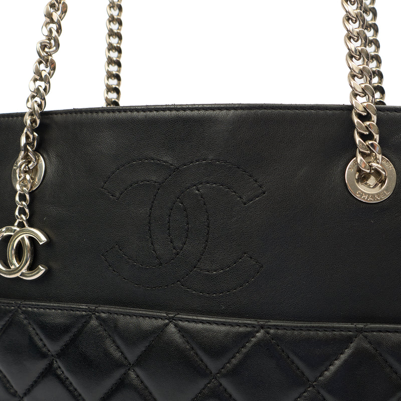 Picture of Chanel Tote Tote in Black, Lambskin Leather