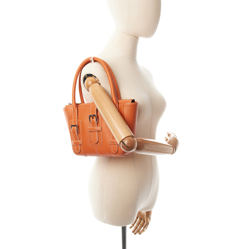 Picture of Loewe Vintage Shoulder Bag in Orange, Leather