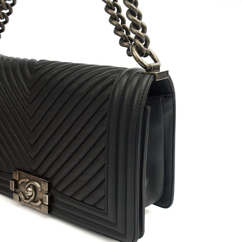Picture of Chanel Cross Body Chevron Boy in Grey, Leather