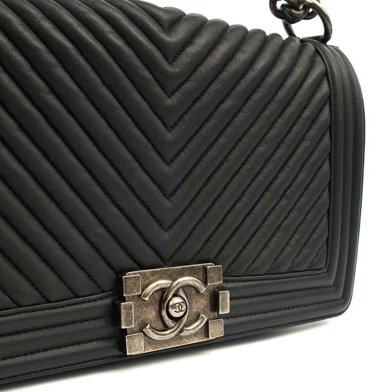 Picture of Chanel Cross Body Chevron Boy in Grey, Leather