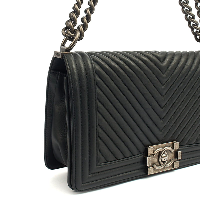 Picture of Chanel Cross Body Chevron Boy in Grey, Leather