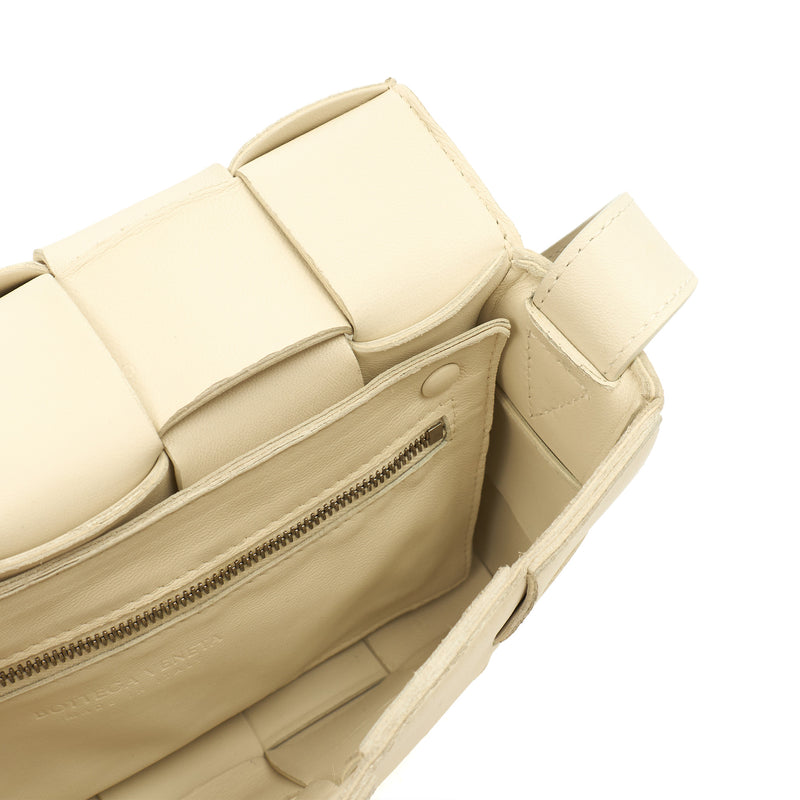 Picture of Bottega Veneta Cross Body Cassette in White, invalid