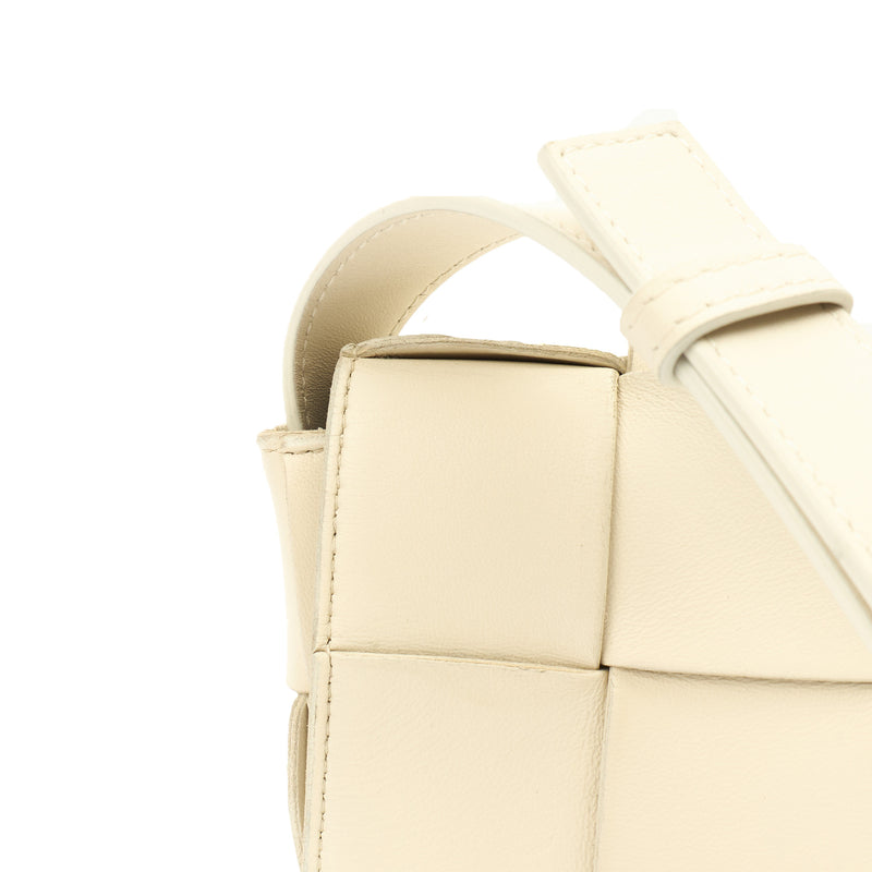 Picture of Bottega Veneta Cross Body Cassette in White, invalid