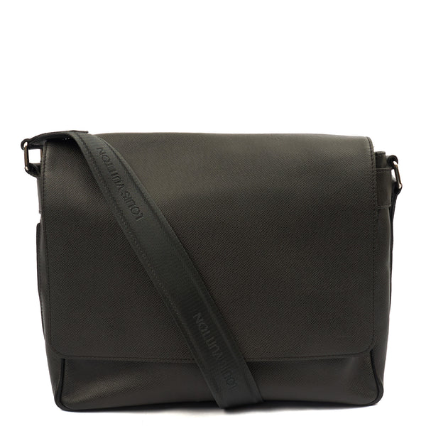 Louis Vuitton Cross Body District PM Messenger in Black, Calfskin