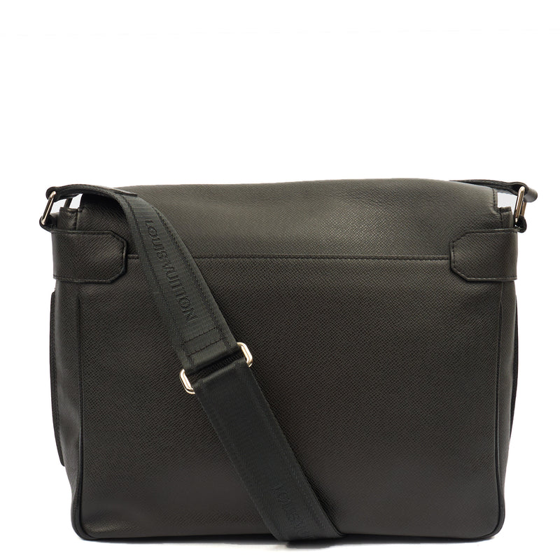 Picture of Louis Vuitton Cross Body District PM Messenger in Black, Calfskin Leather