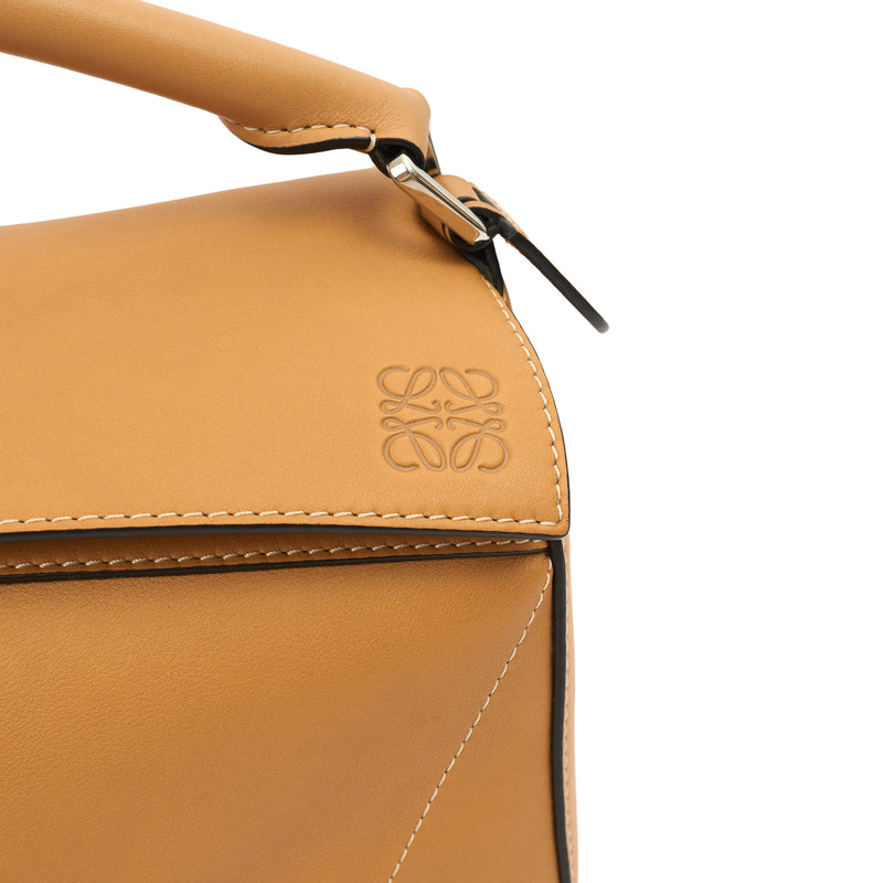 Picture of Loewe Top Handle Puzzle - Medium in Light Caramel, Leather