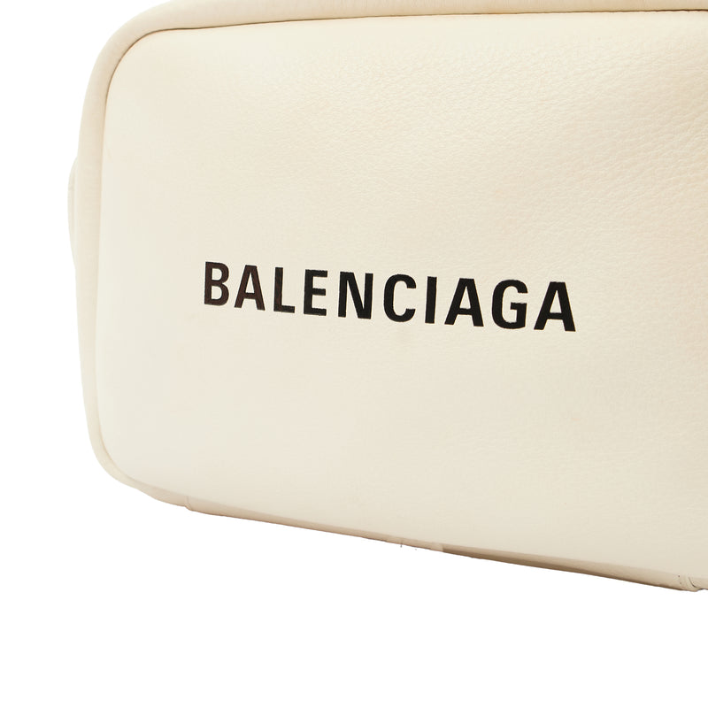 Picture of Balenciaga Cross Body Everyday Camera Bag - XS in White, Leather
