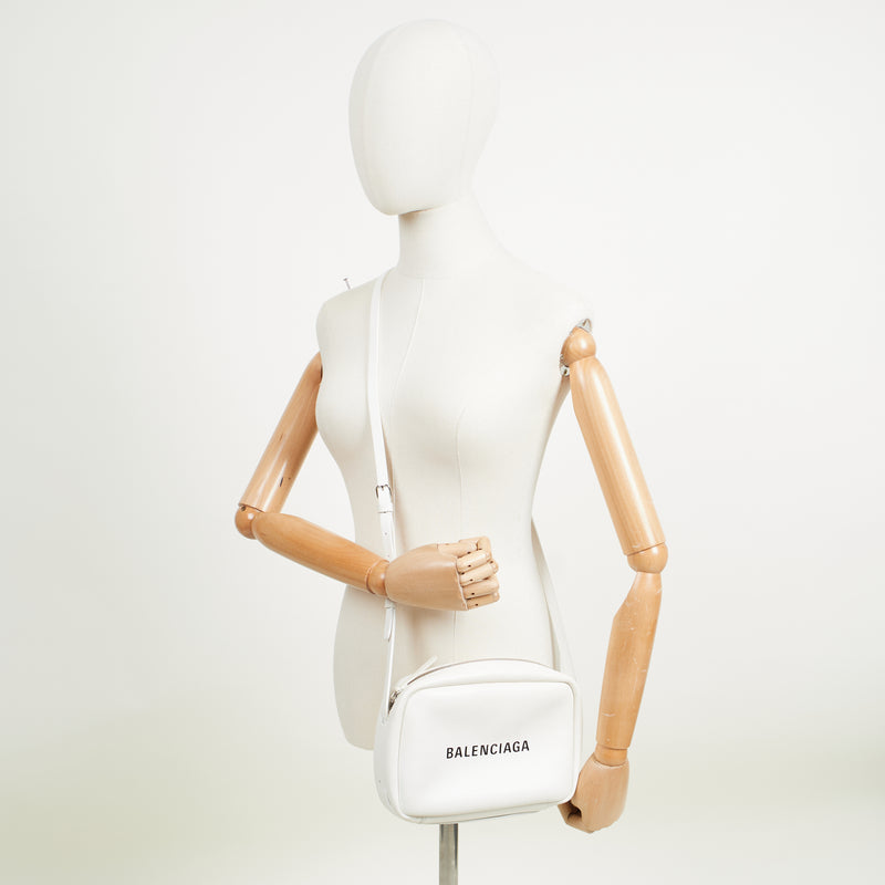 Picture of Balenciaga Cross Body Everyday Camera Bag - XS in White, Leather