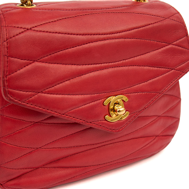 Picture of Chanel Cross Body Vintage Flap Bag  in Red, Lambskin Leather