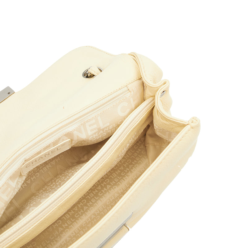 Picture of Chanel Shoulder Bag Shoulder Bag in Cream, Calfskin Leather