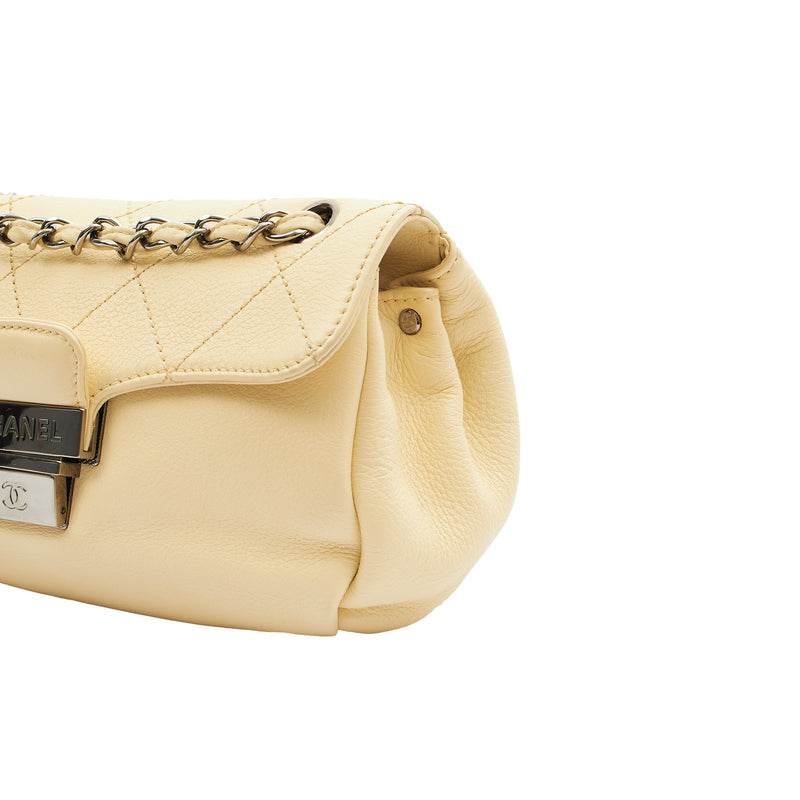 Picture of Chanel Shoulder Bag Shoulder Bag in Cream, Calfskin Leather