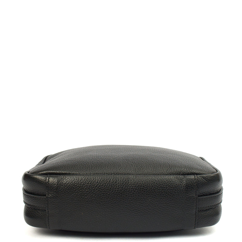 Picture of Balenciaga Cross Body Crossbody in Black, Leather