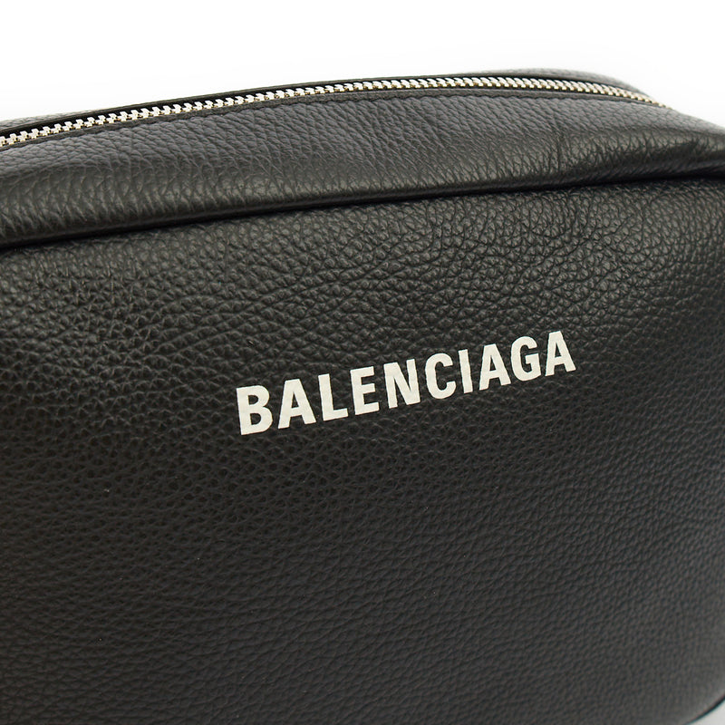 Picture of Balenciaga Cross Body Crossbody in Black, Leather