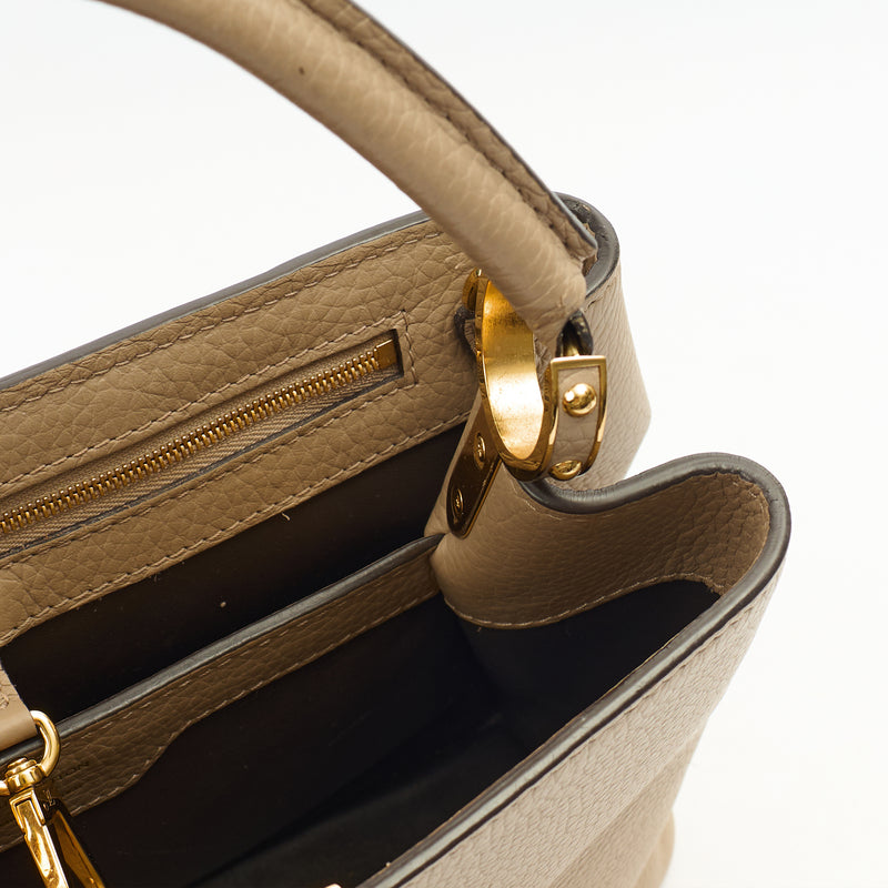 Picture of Louis Vuitton Top Handle Capucines MM in Galet, Taurillon Leather