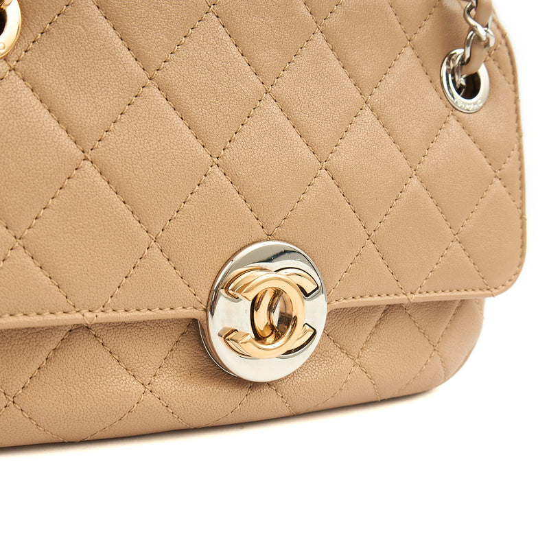 Picture of Chanel Cross Body Camera Bag in Neutral, Leather