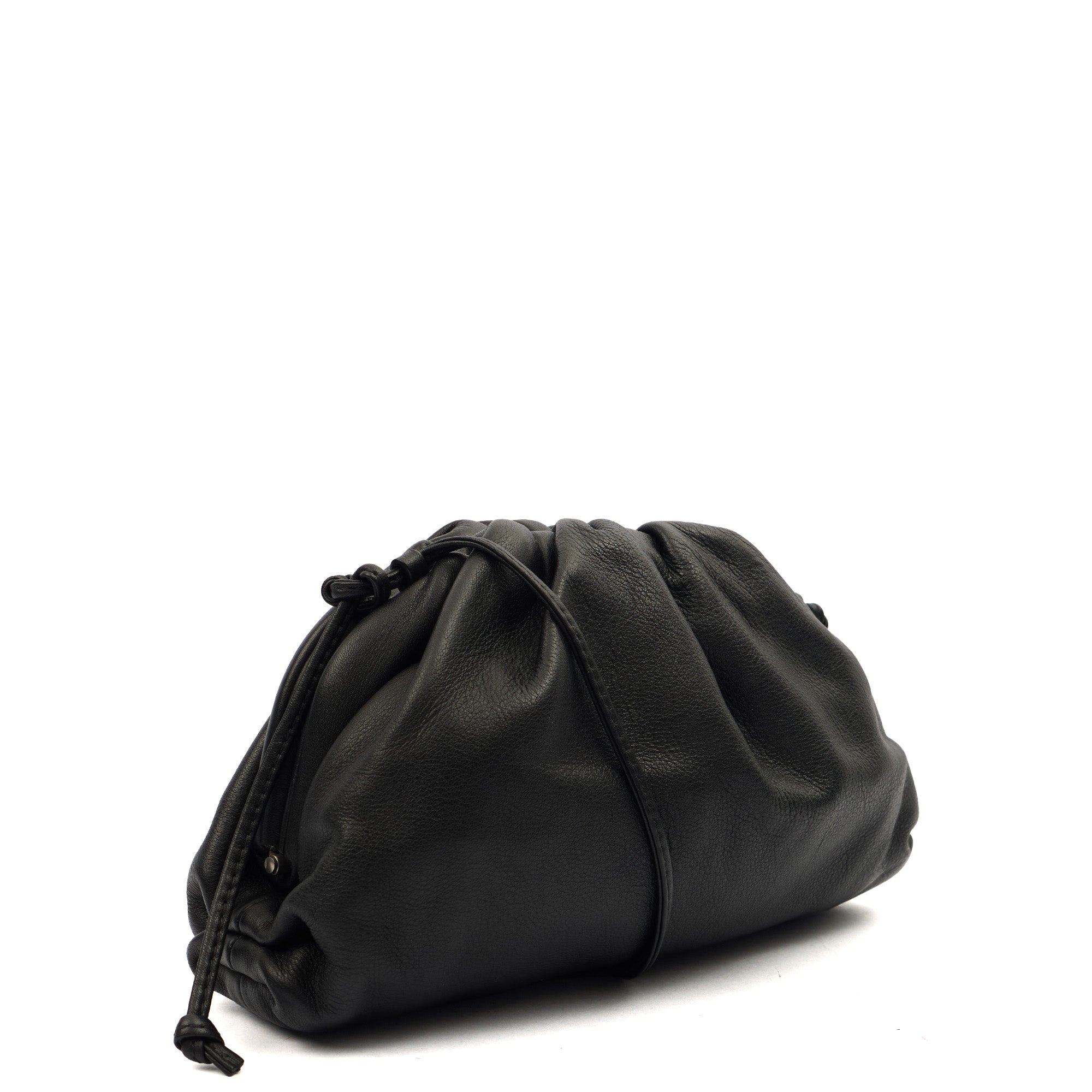 BOTTEGA VENETA ブラックレザーボディバッグ Bottega Veneta Cross Body The Pouch - Mini in Black, Leather | The