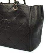 Picture of Chanel Tote Tote in Black, Calfskin Leather