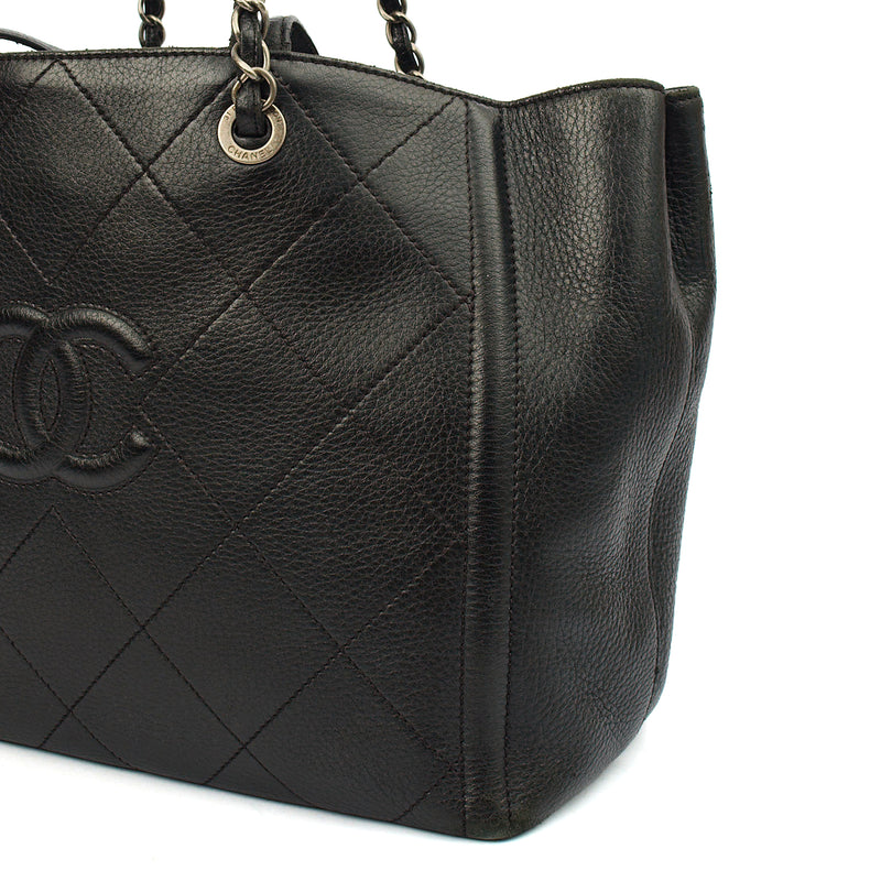 Picture of Chanel Tote Tote in Black, Calfskin Leather