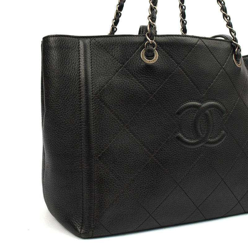 Picture of Chanel Tote Tote in Black, Calfskin Leather