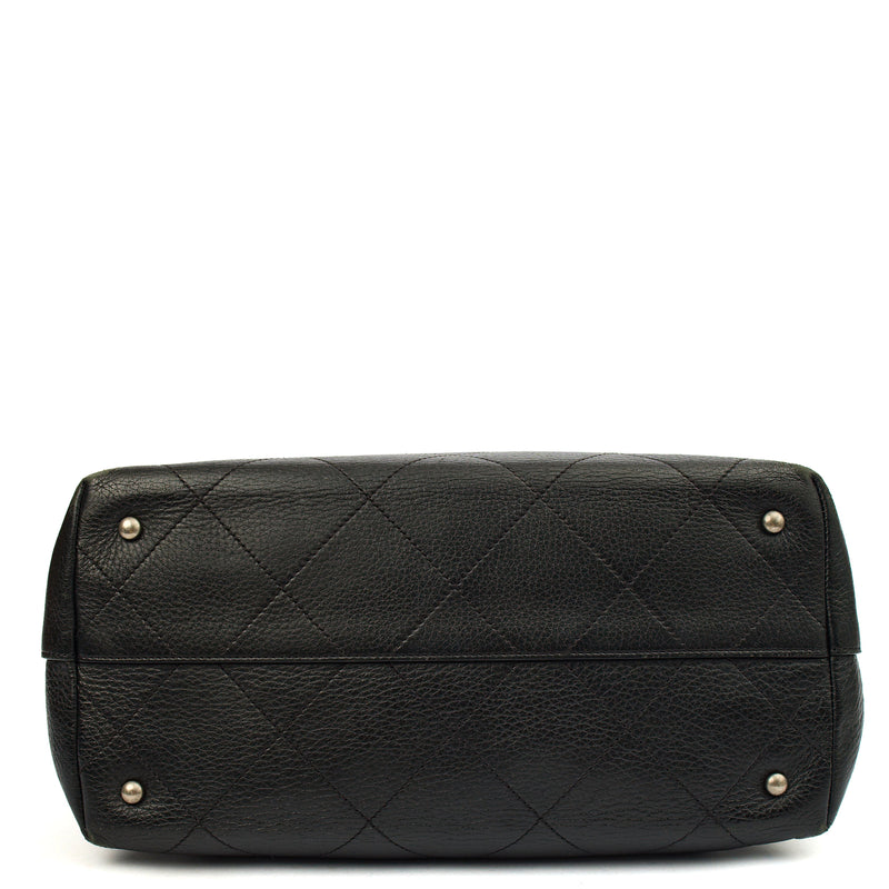 Picture of Chanel Tote Tote in Black, Calfskin Leather