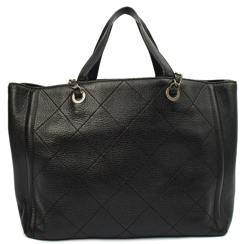 Picture of Chanel Tote Tote in Black, Calfskin Leather