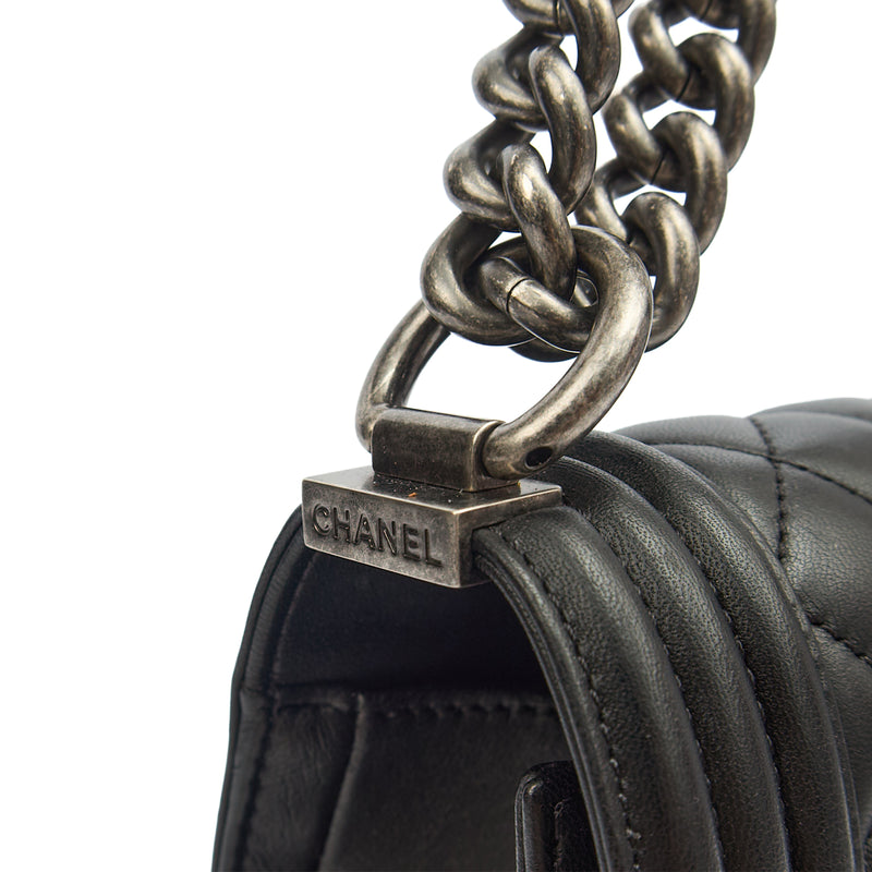 Picture of Chanel Shoulder Bag Boy - Medium in Black, Lambskin Leather