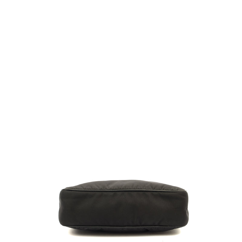 Picture of Prada Cross Body Re-Edition 2000 Shoulder Bag in Black, Nylon