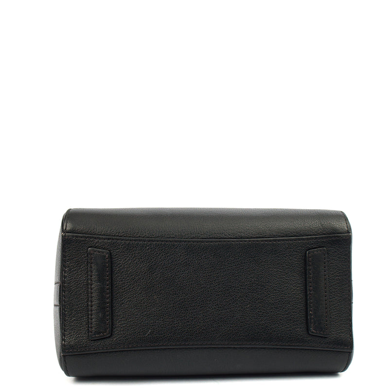 Picture of Givenchy Cross Body Antigona - Mini in Black, Leather